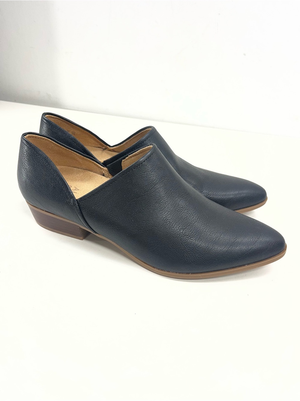 New Naturalizer Women's Black Carlyn Shootie Slip on Shoes Size 10
